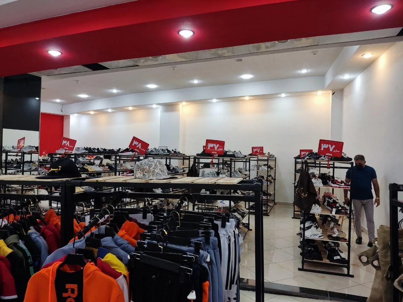فروشگاه لباس نیکاپوش - تصویر 2