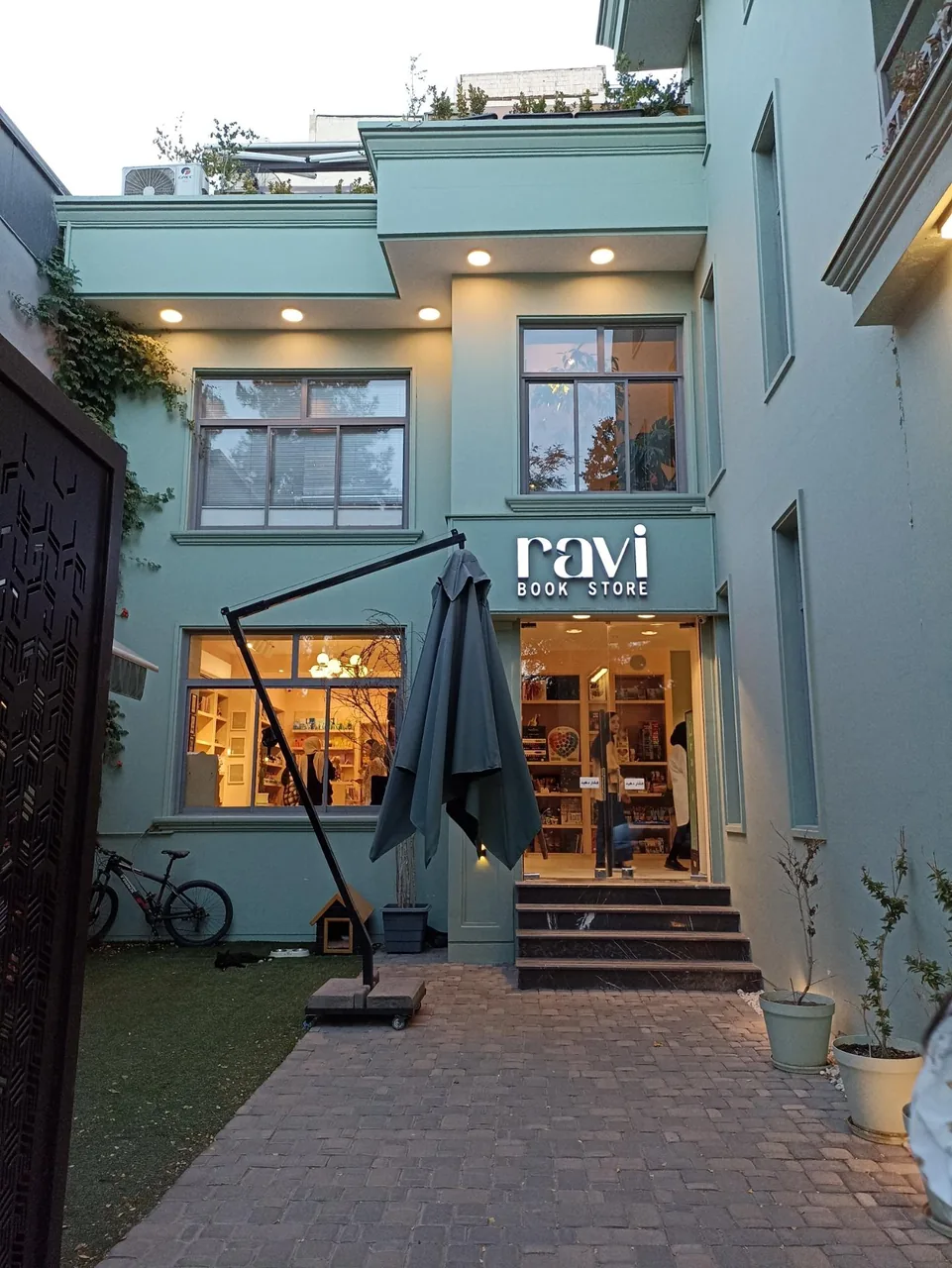 کافه کتاب راوی - تصویر 3