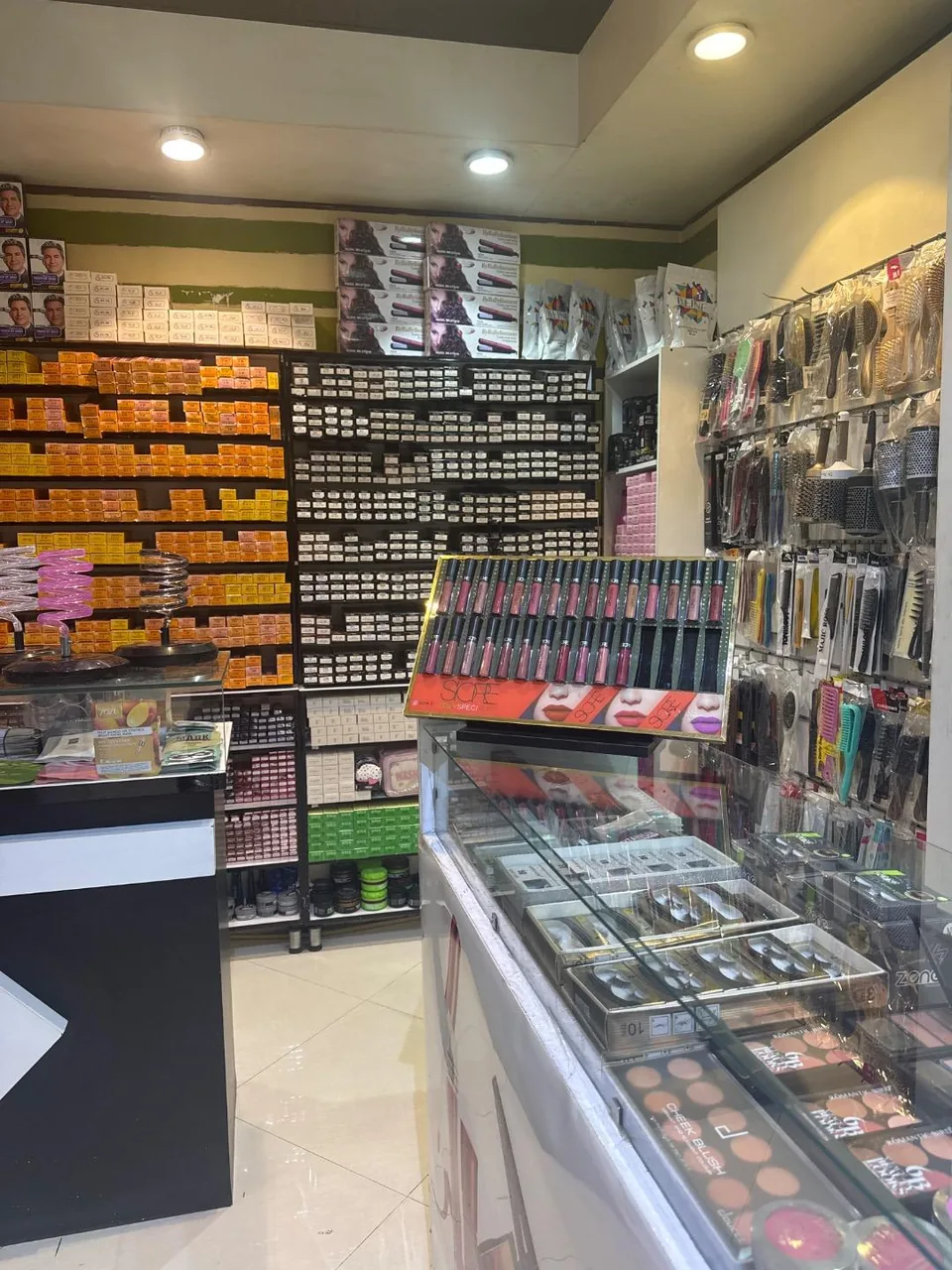 فروشگاه آرایشی و رنگ مو فرشته - تصویر 2