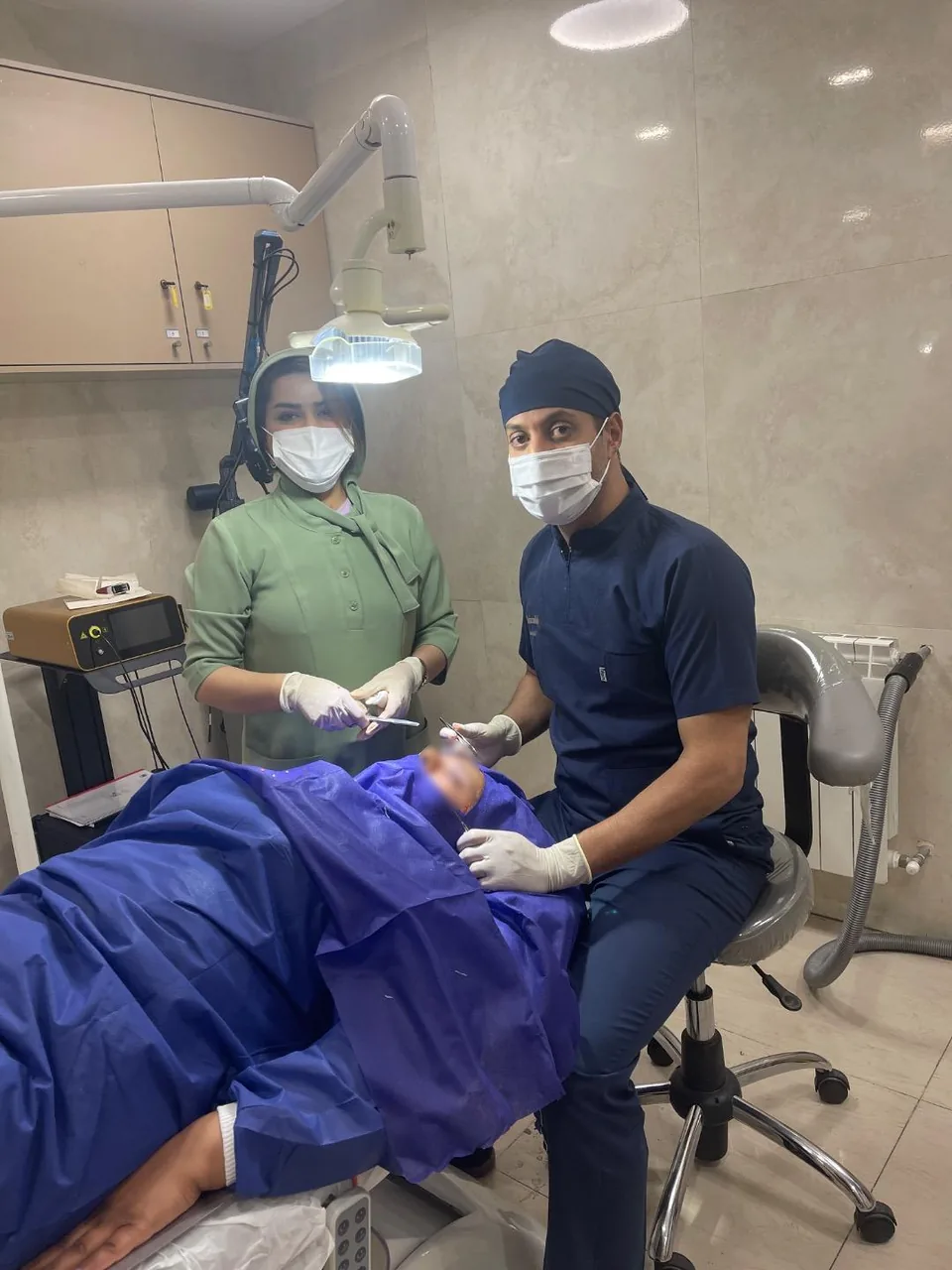 کلینیک تخصصی پوست و مو دکتر کریم زاده - تصویر 2