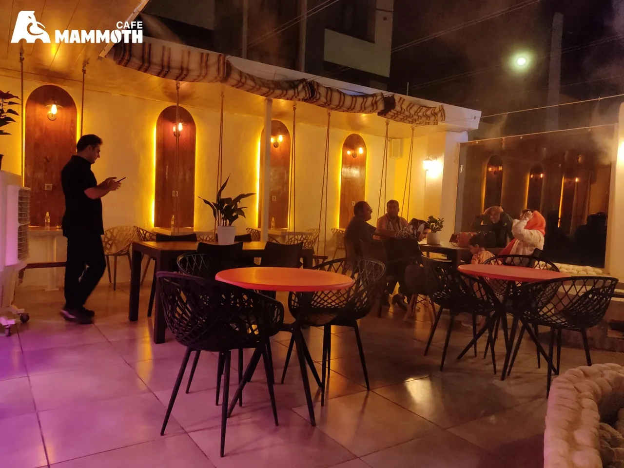 کافه ماموت - تصویر 2