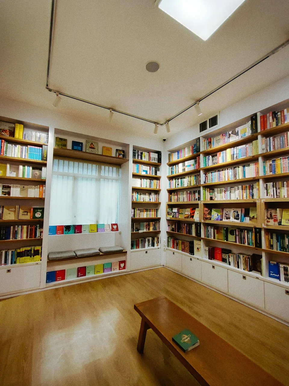 کافه کتاب بوک لند