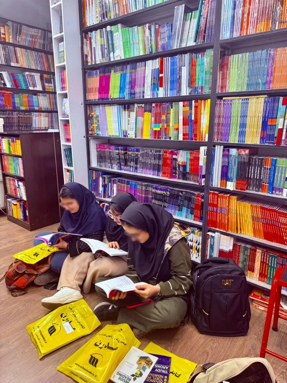 کتابفروشی زبان مدرن - تصویر 2