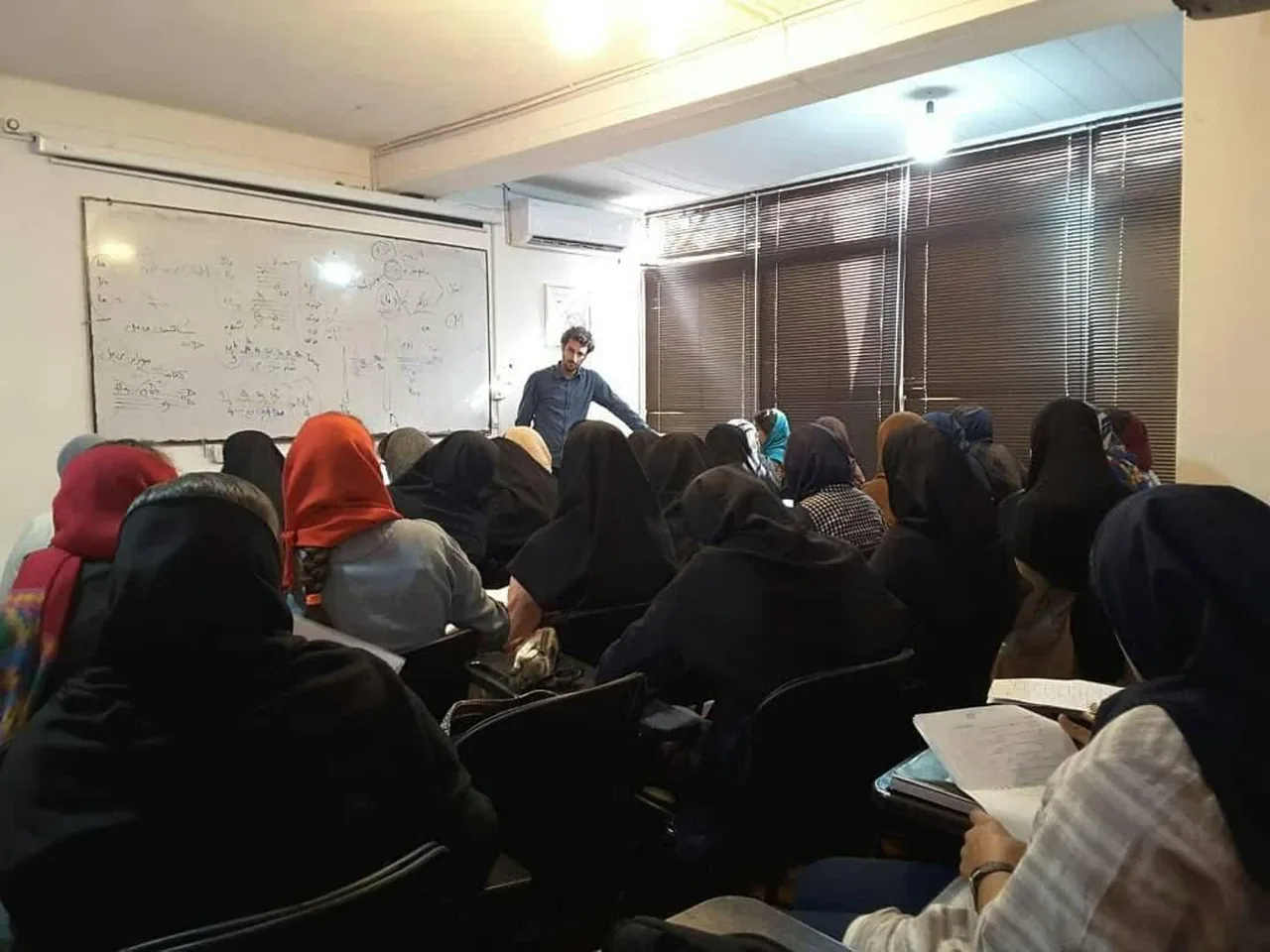 مرکز فروش کتاب کنکور هنر( کارنامه کتاب ) - تصویر 3