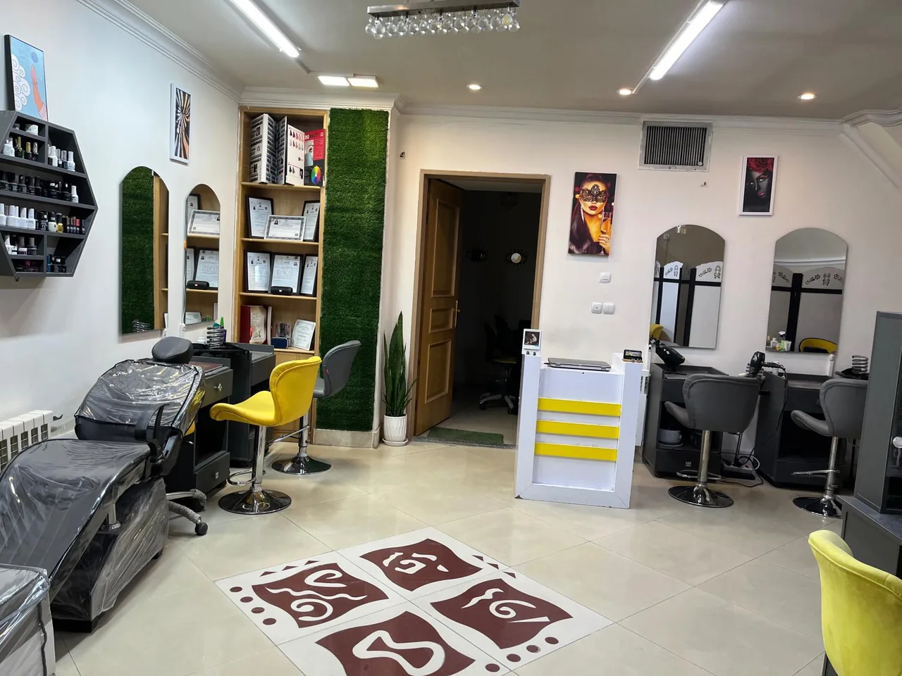 آرایشگاه و آموزشگاه سمانه کردسیچانی - تصویر 3