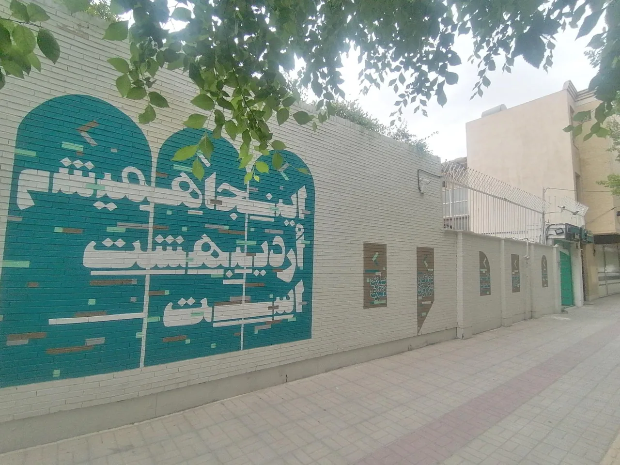 کتاب اردیبهشت - تصویر 4