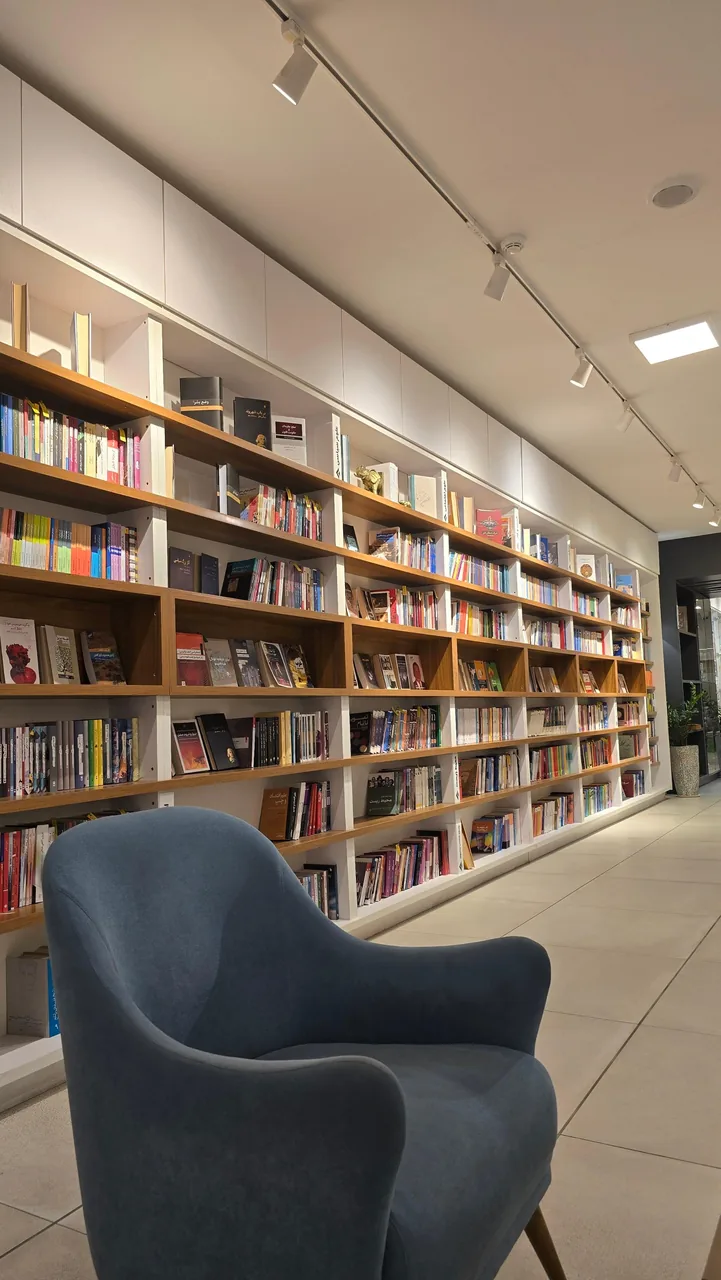 کتابفروشی هفت داستان - تصویر 2
