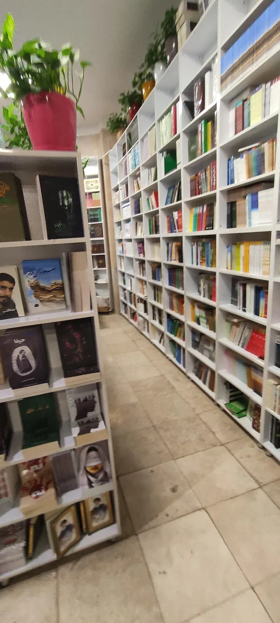 کافه کتاب آدینه - تصویر 2