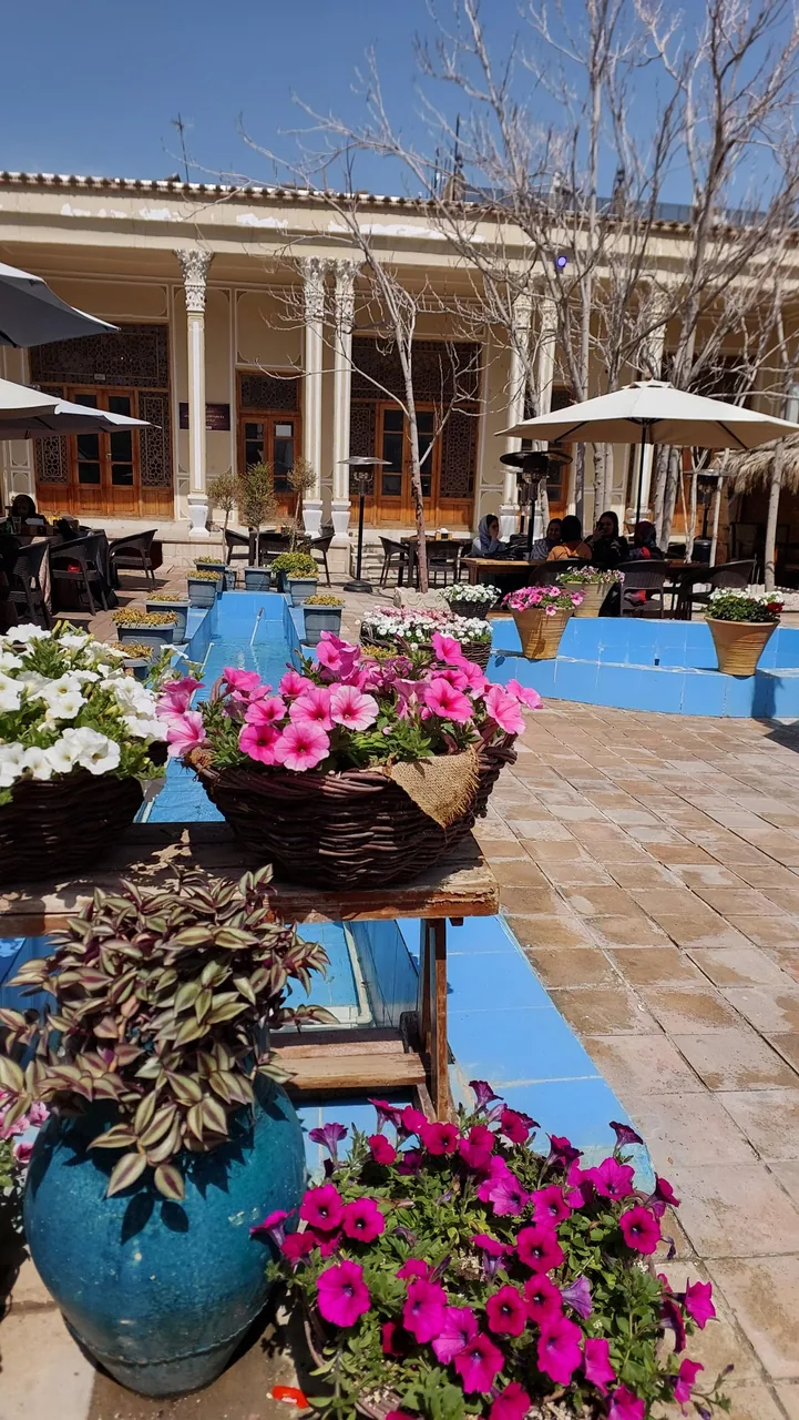 کافه ایرونی - تصویر 3