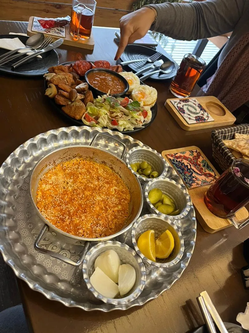کافه آوریل - تصویر 2