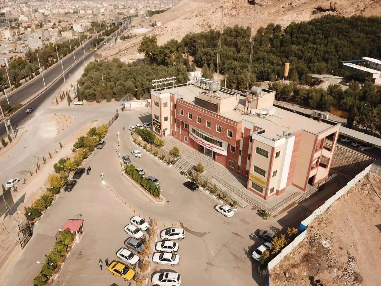 بیمارستان خیریه تخصصی و فوق تخصصی حضرت رسول اعظم (ص) / درمانگاه دکتر امامی راد - تصویر 5