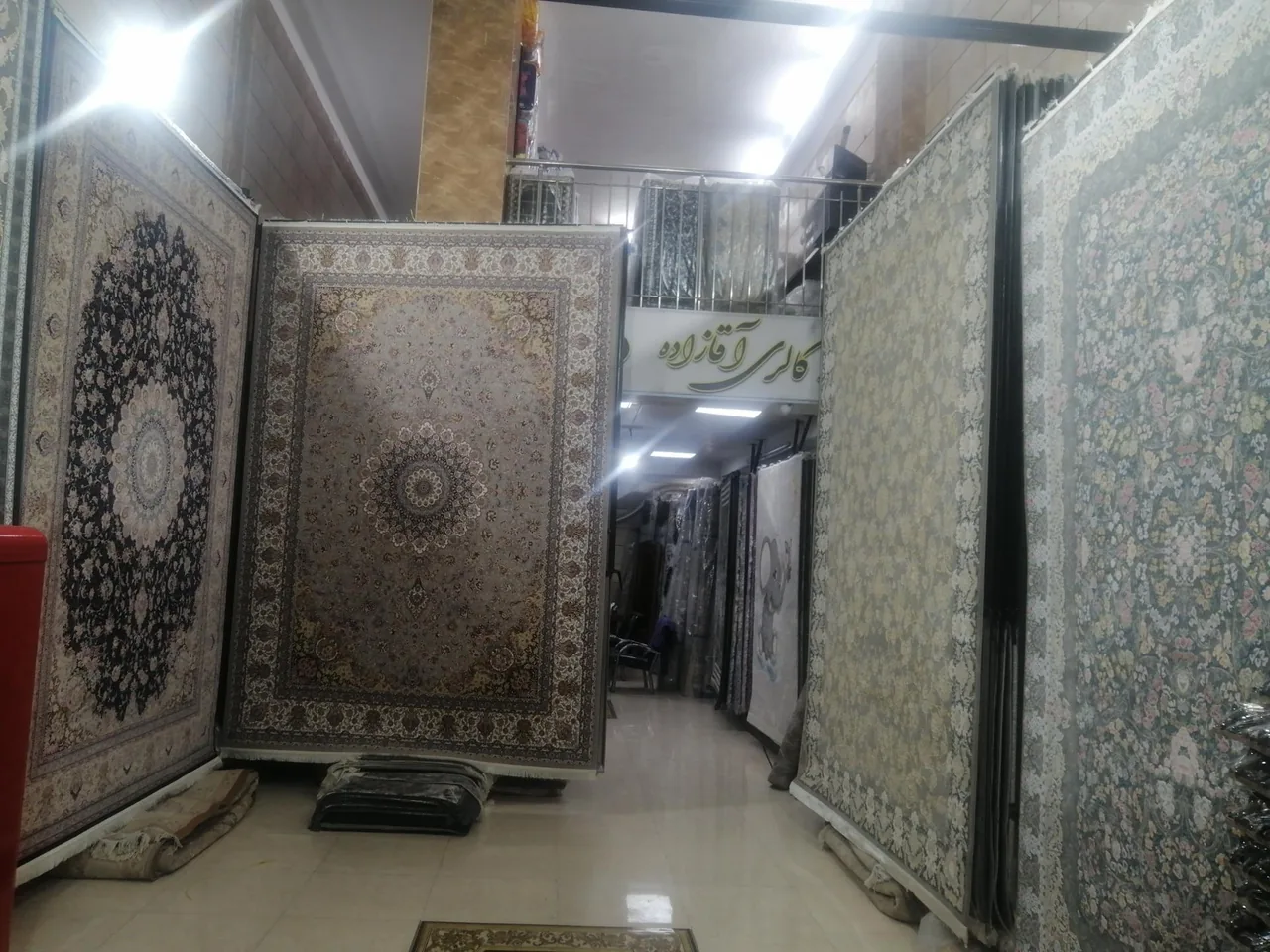 قصر فرش آقازاده - تصویر 2
