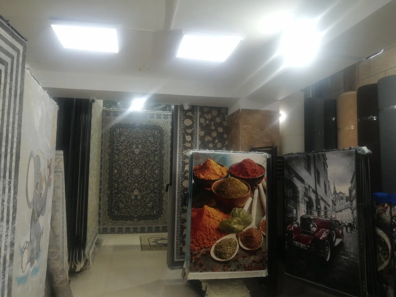 قصر فرش آقازاده - تصویر 3