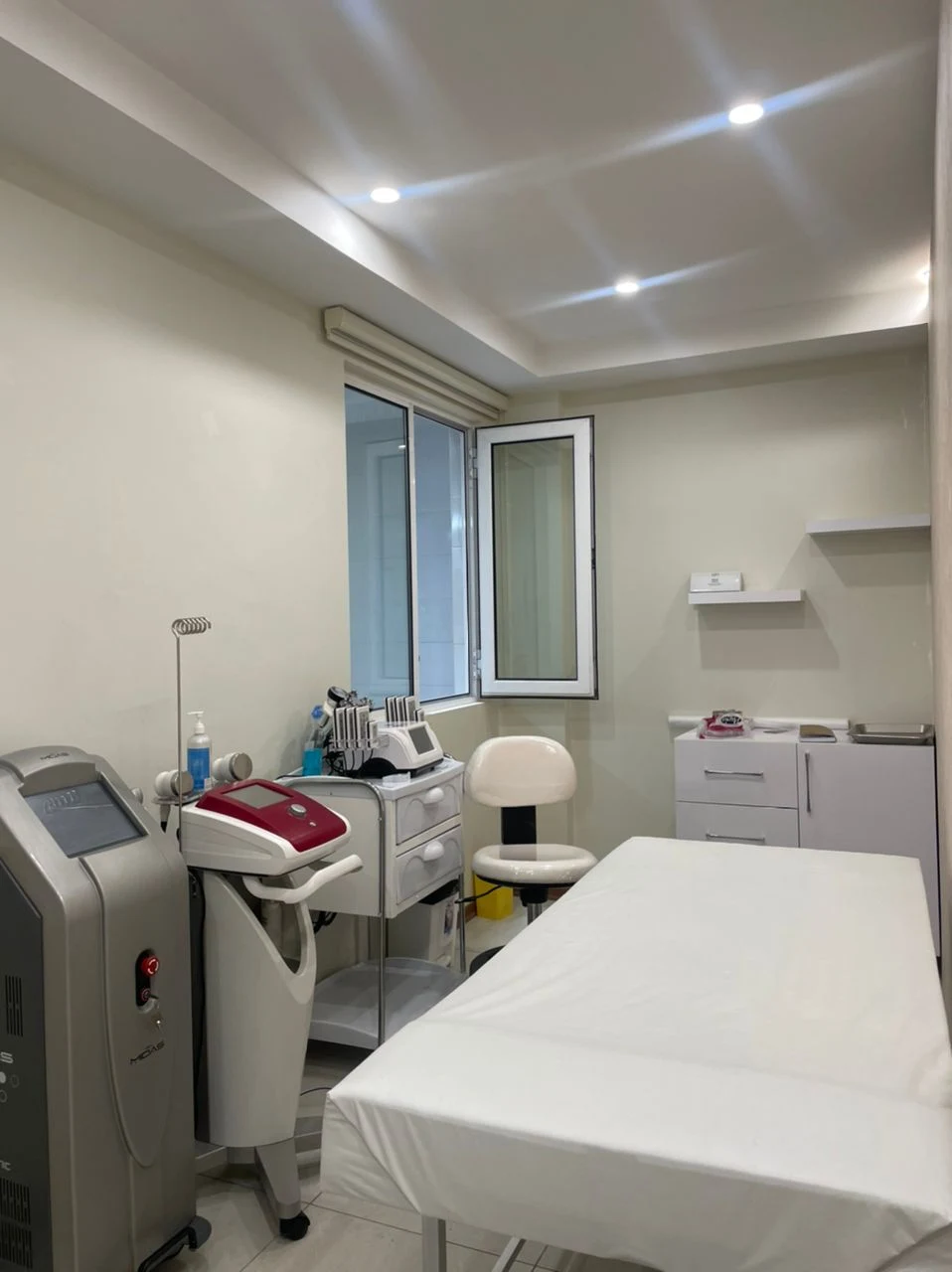 کلینیک زیبایی و لاغری اطلس