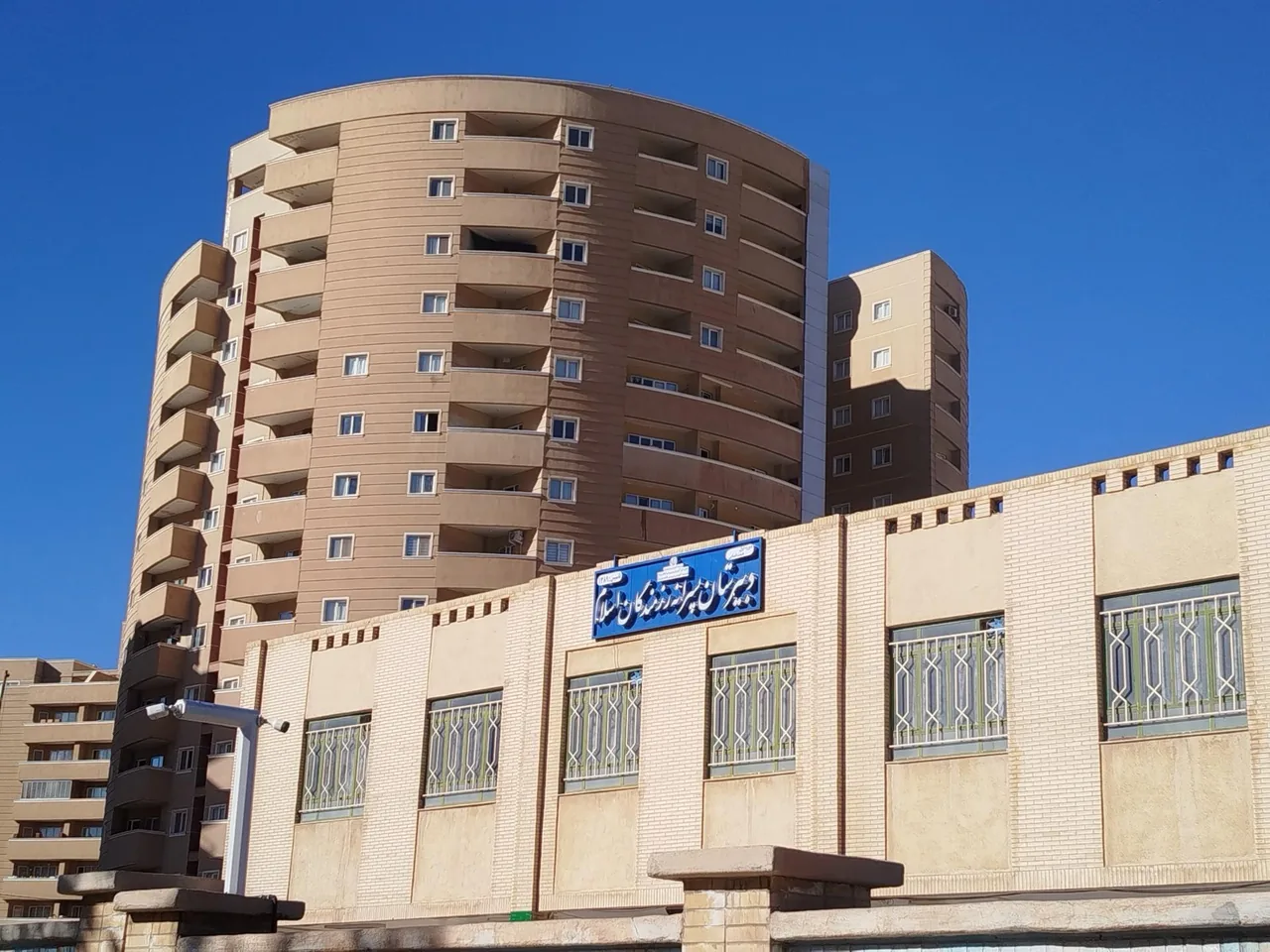 دبیرستان رزمندگان اسلام - مدرسه در یزد - تصویر 2