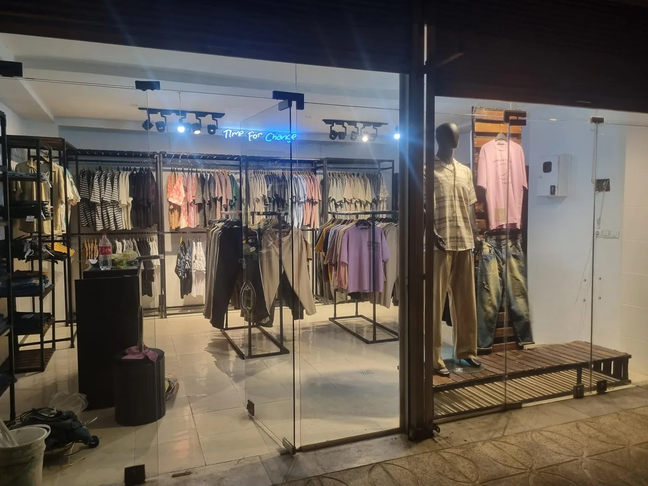 فروشگاه پوشاک فیکامد