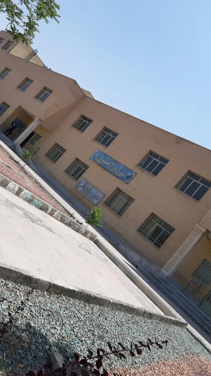 دانشکده علوم انسانی و حقوق - تصویر 2