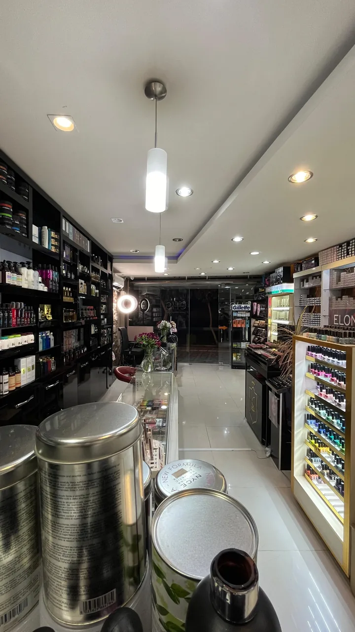آرایشی بهداشتی و خانه رنگ مو کاریزما - تصویر 2