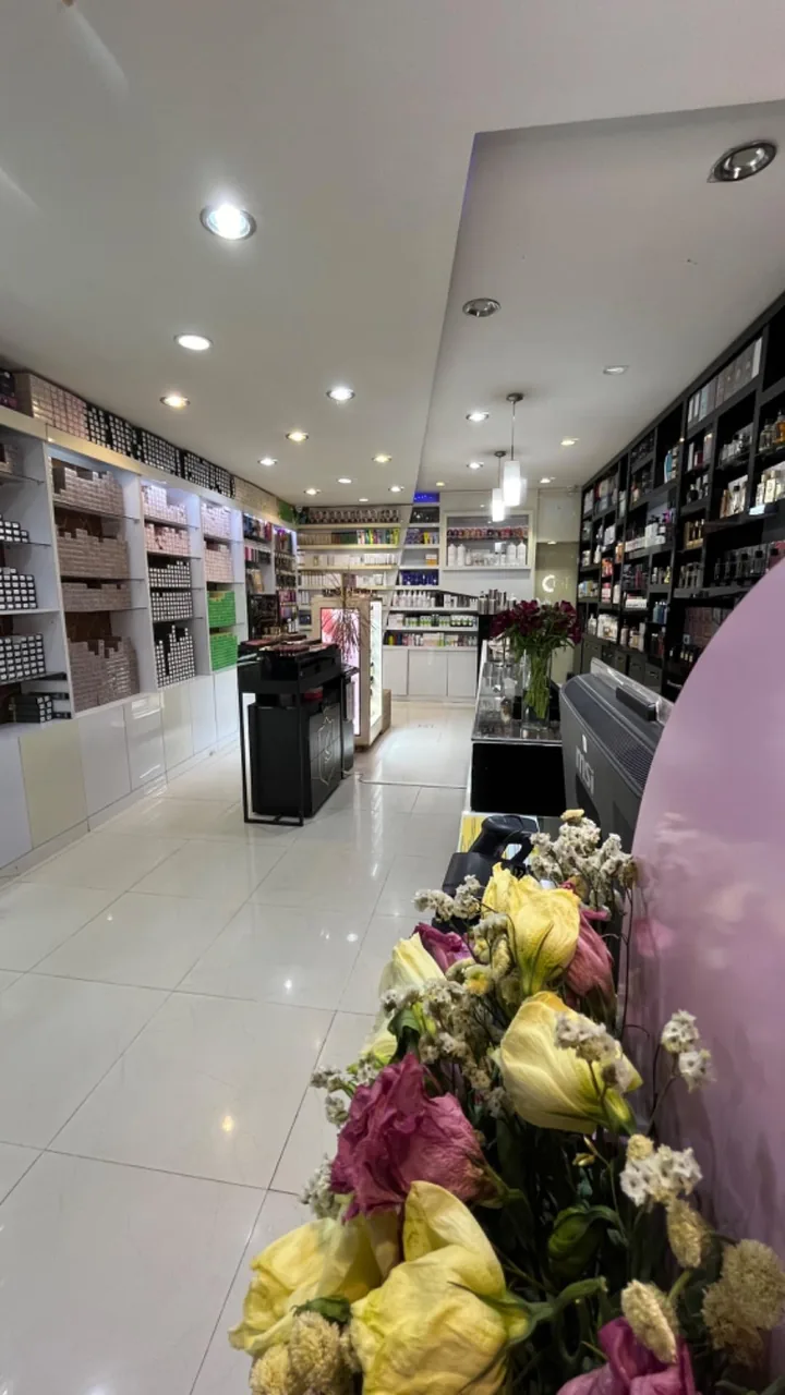آرایشی بهداشتی و خانه رنگ مو کاریزما - تصویر 3
