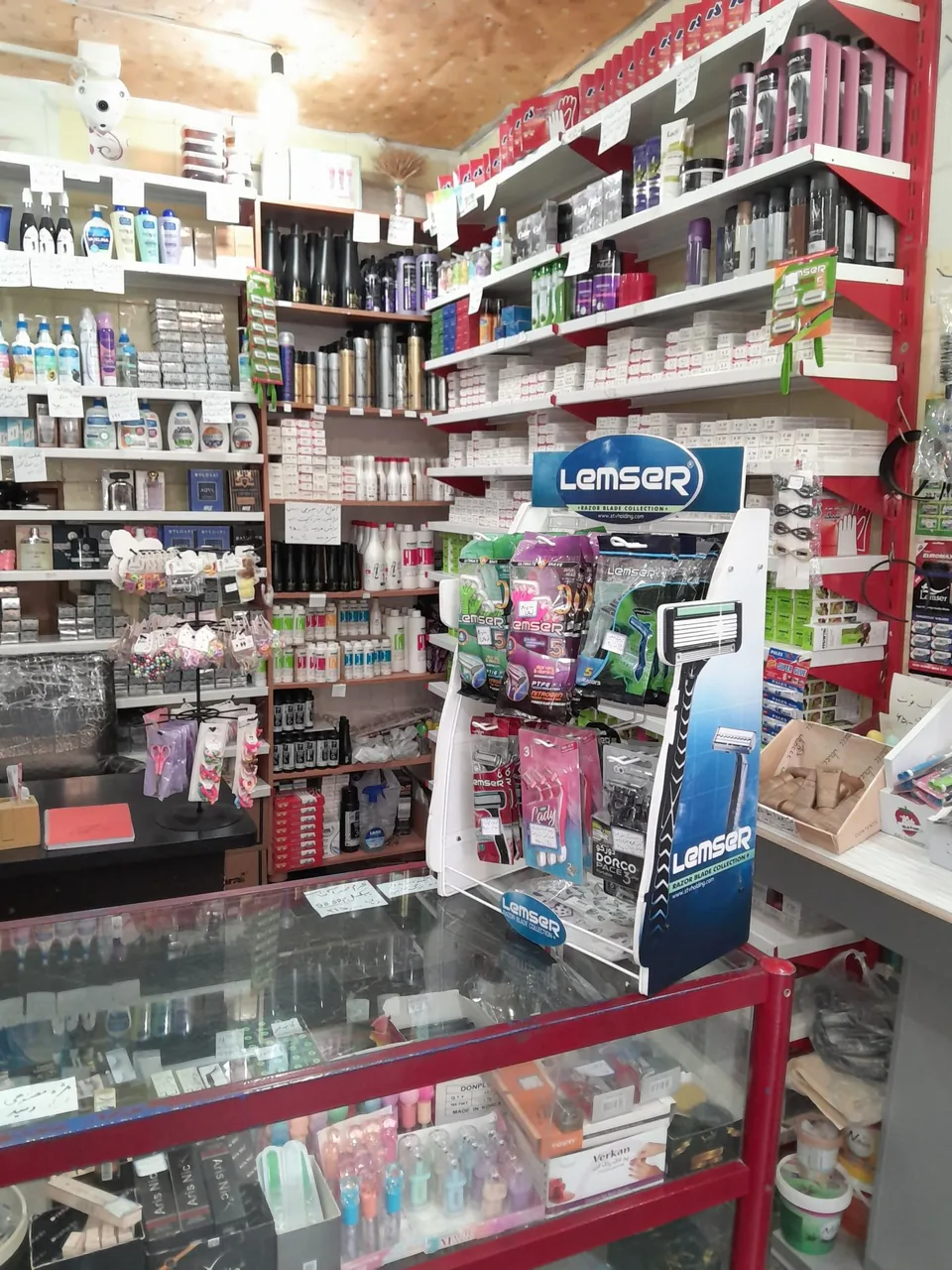 فروشگاه آرایشی و رنگ مو امیر - تصویر 5