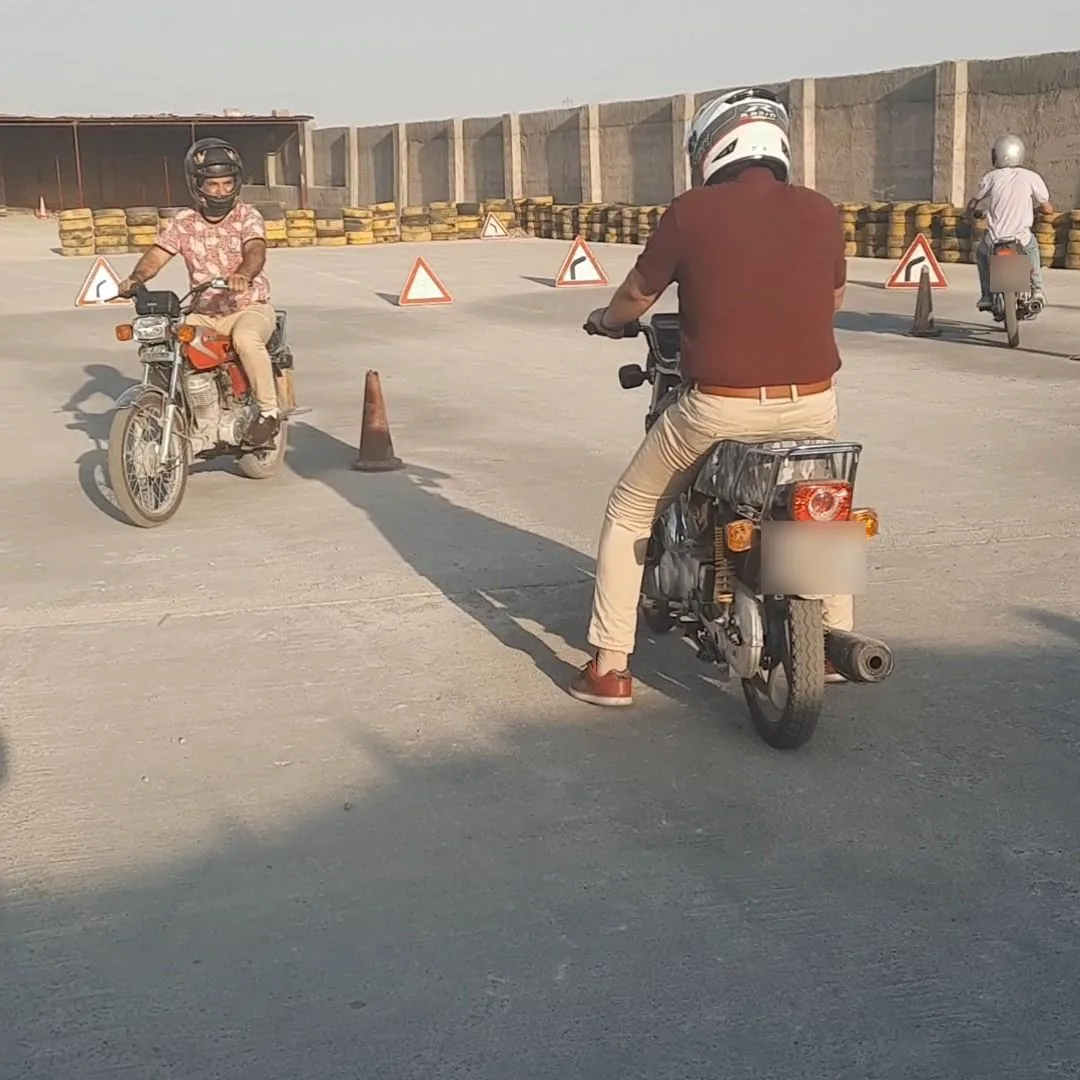 آموزشگاه عملی رانندگی موتورسیکلت تکران - تصویر 4