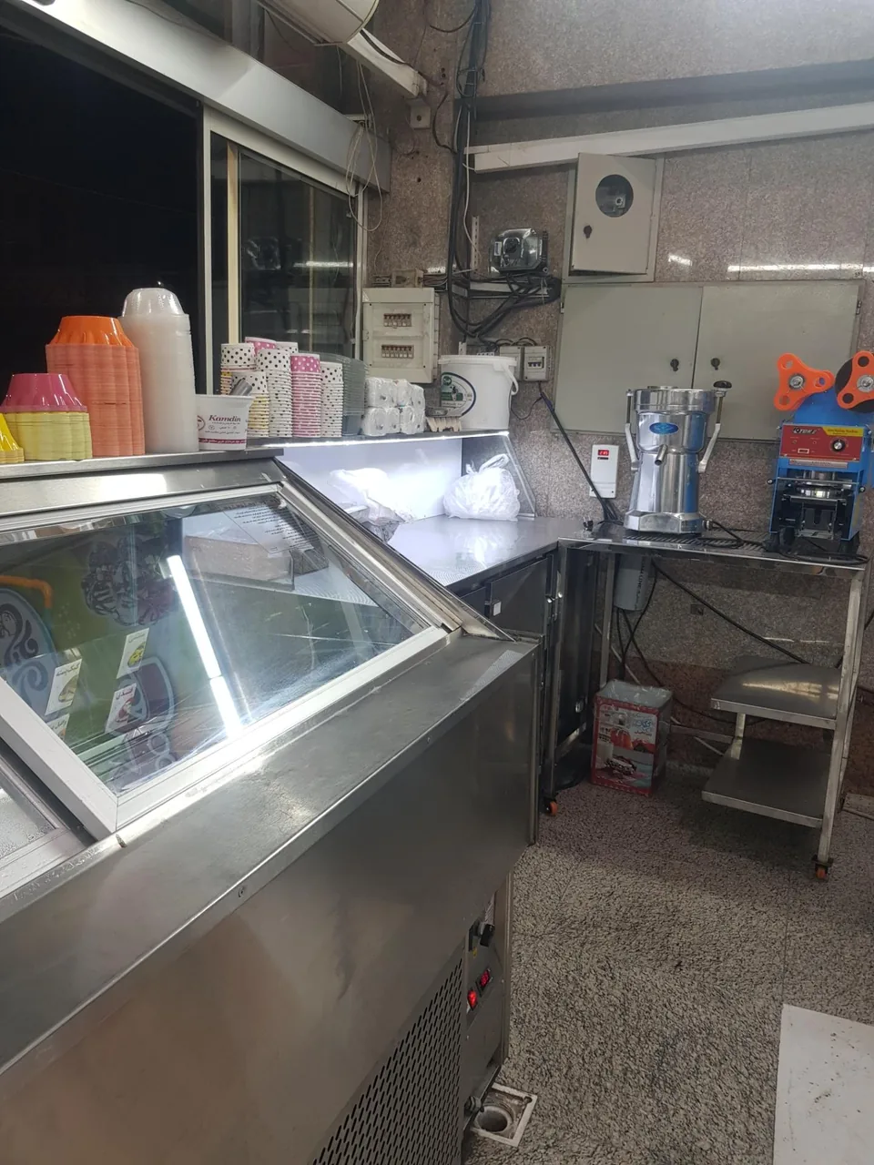 بستنی فروشی و لبنیاتی کامدین - تصویر 5