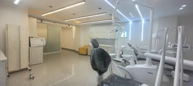 دکتر نیما فتح اللهی دکترای حرفه ای دندانپزشکی