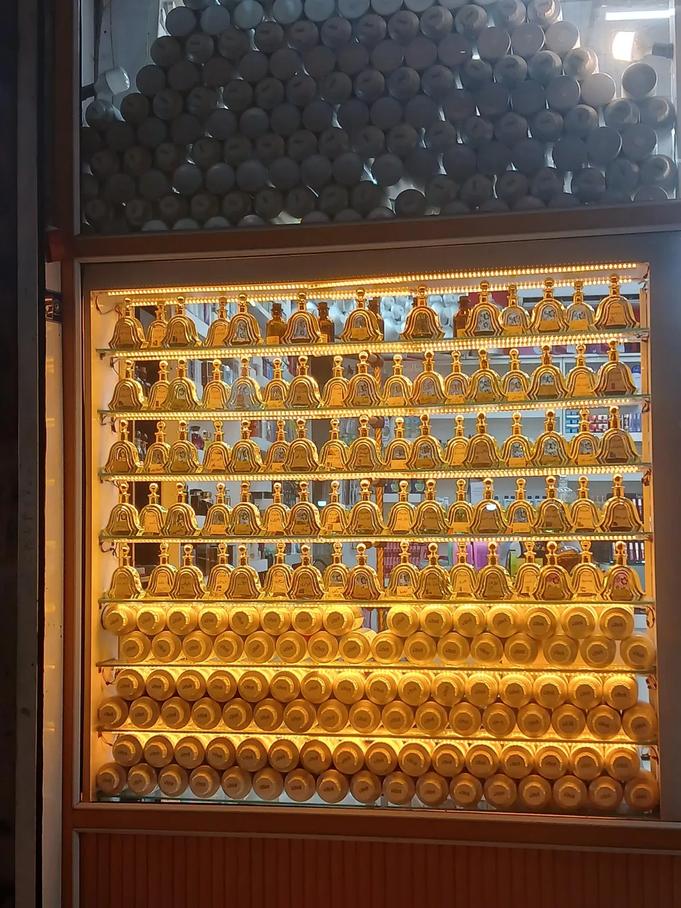 فروشگاه عطر و لوازم آرایشی سوگل - تصویر 4