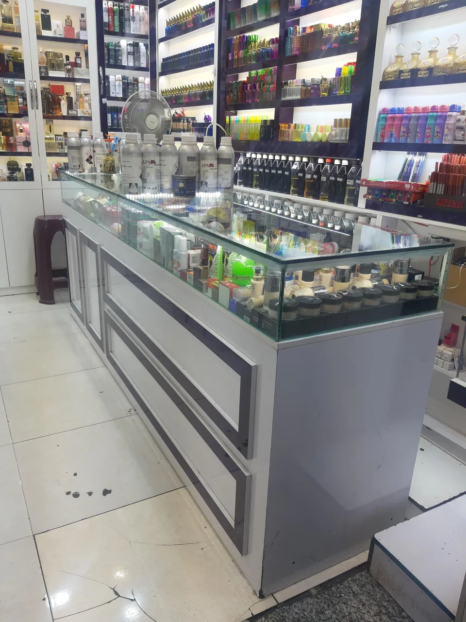 فروشگاه عطر و ادکلن زیبایی - تصویر 2
