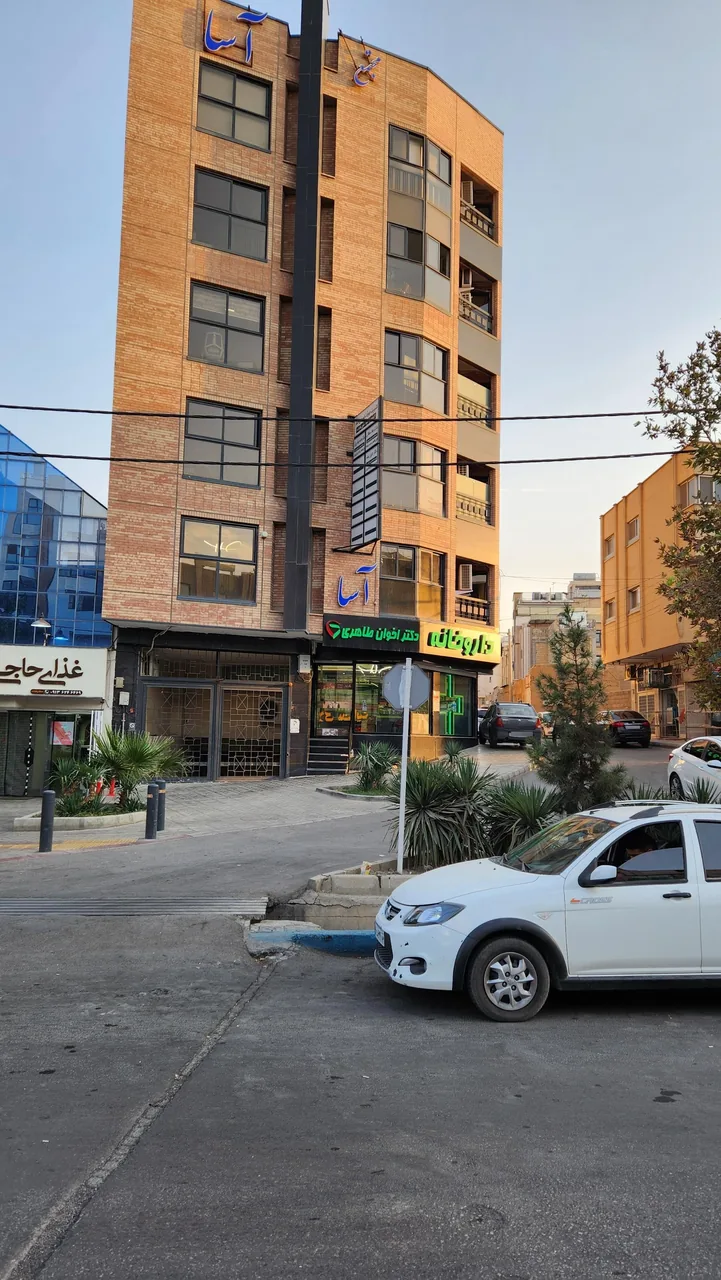کلینیک فوق‌ تخصصی درد ستون فقرات دکتر نادری افشار - تصویر 2