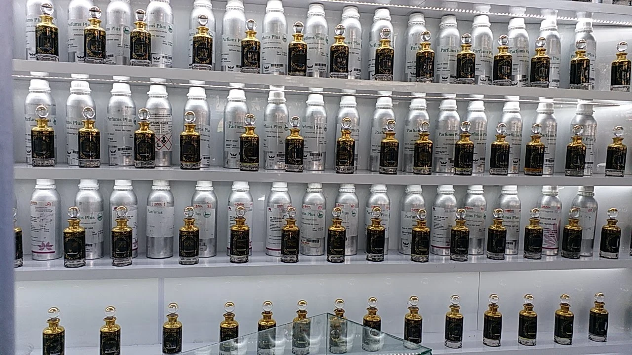عطر قرمز (مرجع تخصصی عطر و عود)