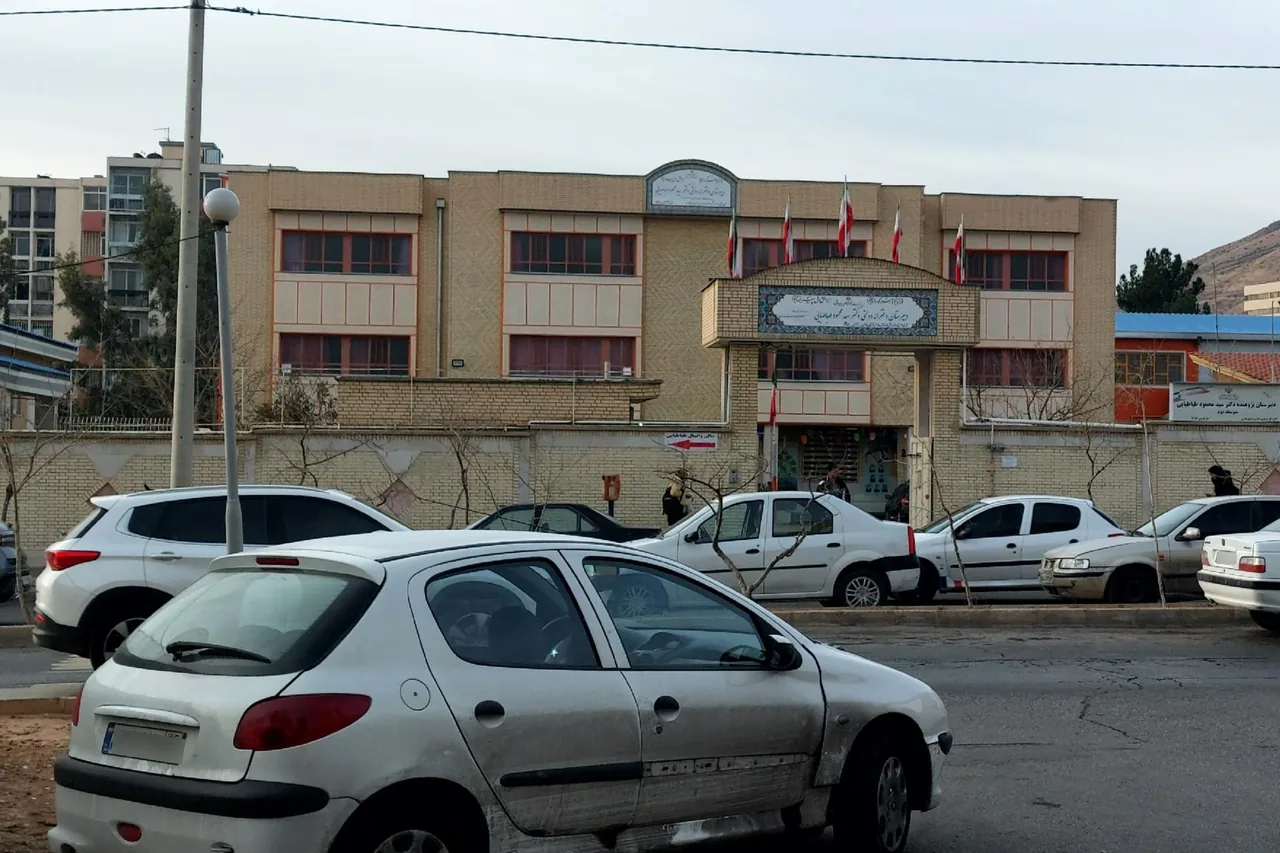 دبیرستان دکتر طباطبایی - تصویر 2