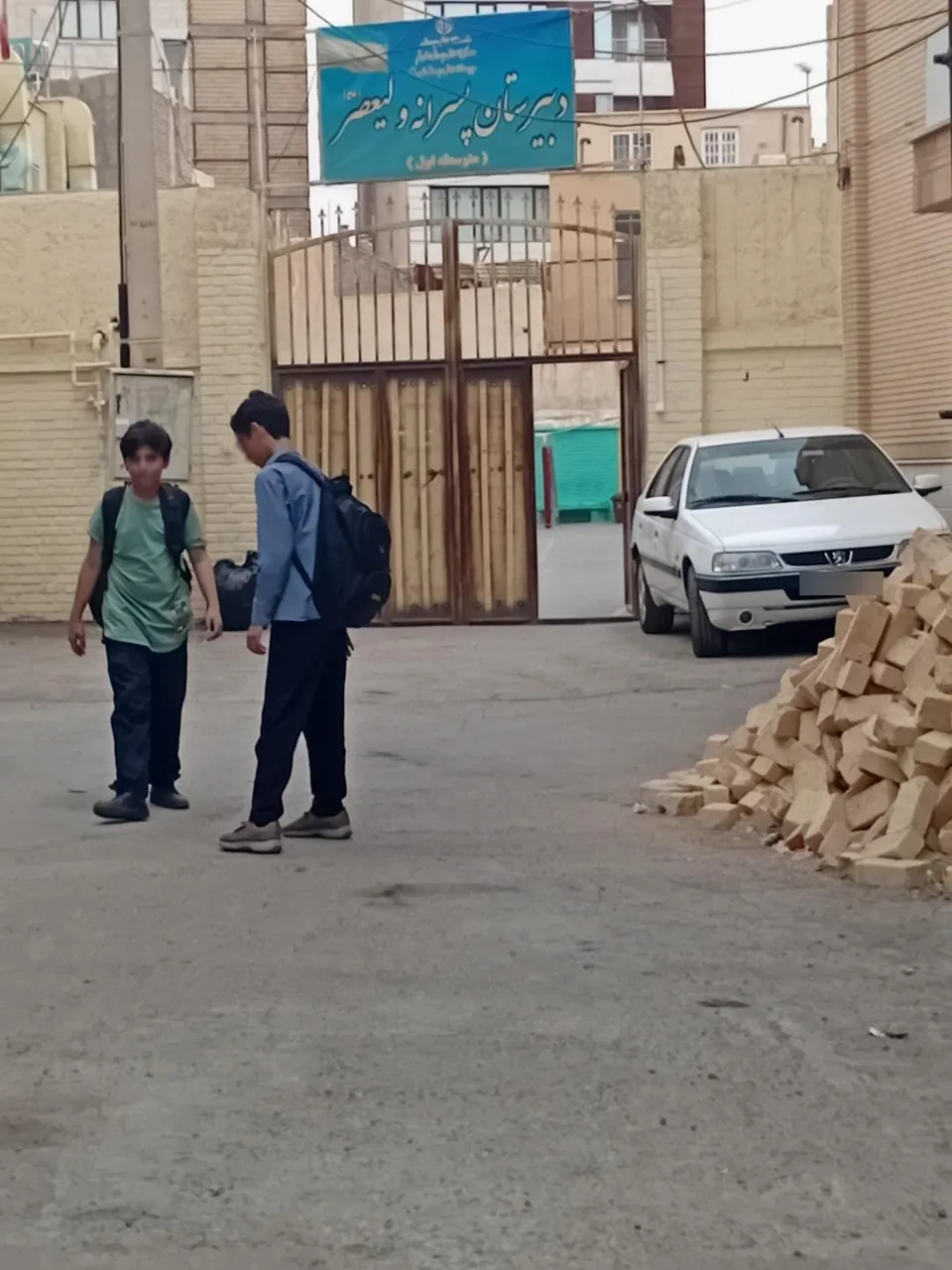 دبیرستان پسرانه ولی عصر - تصویر 2