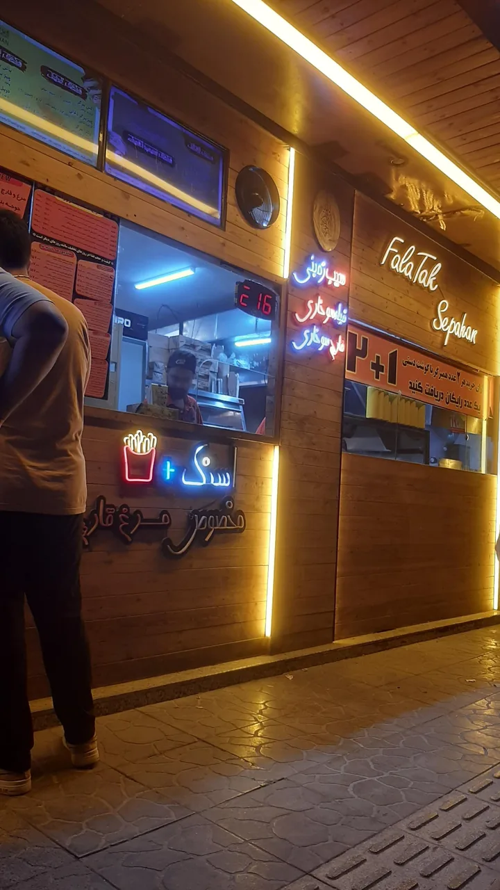 ساندویچ نیم متری فلاتک سپاهان - تصویر 4