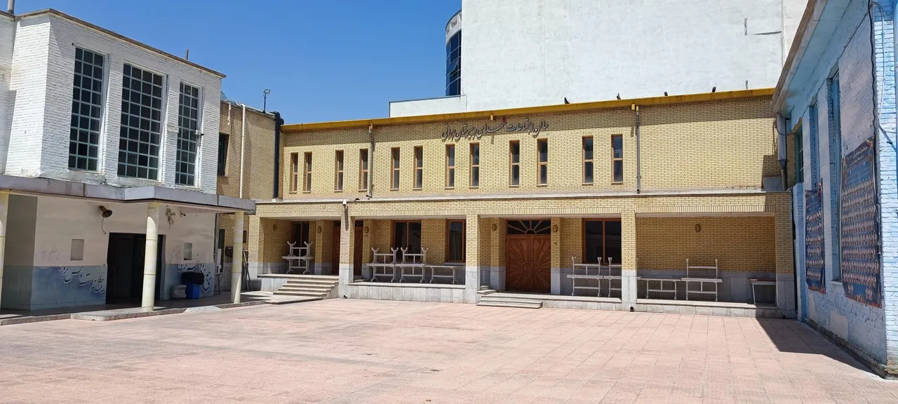 دبیرستان نمونه دولتی پسرانه شیخ زاده هراتی - تصویر 2