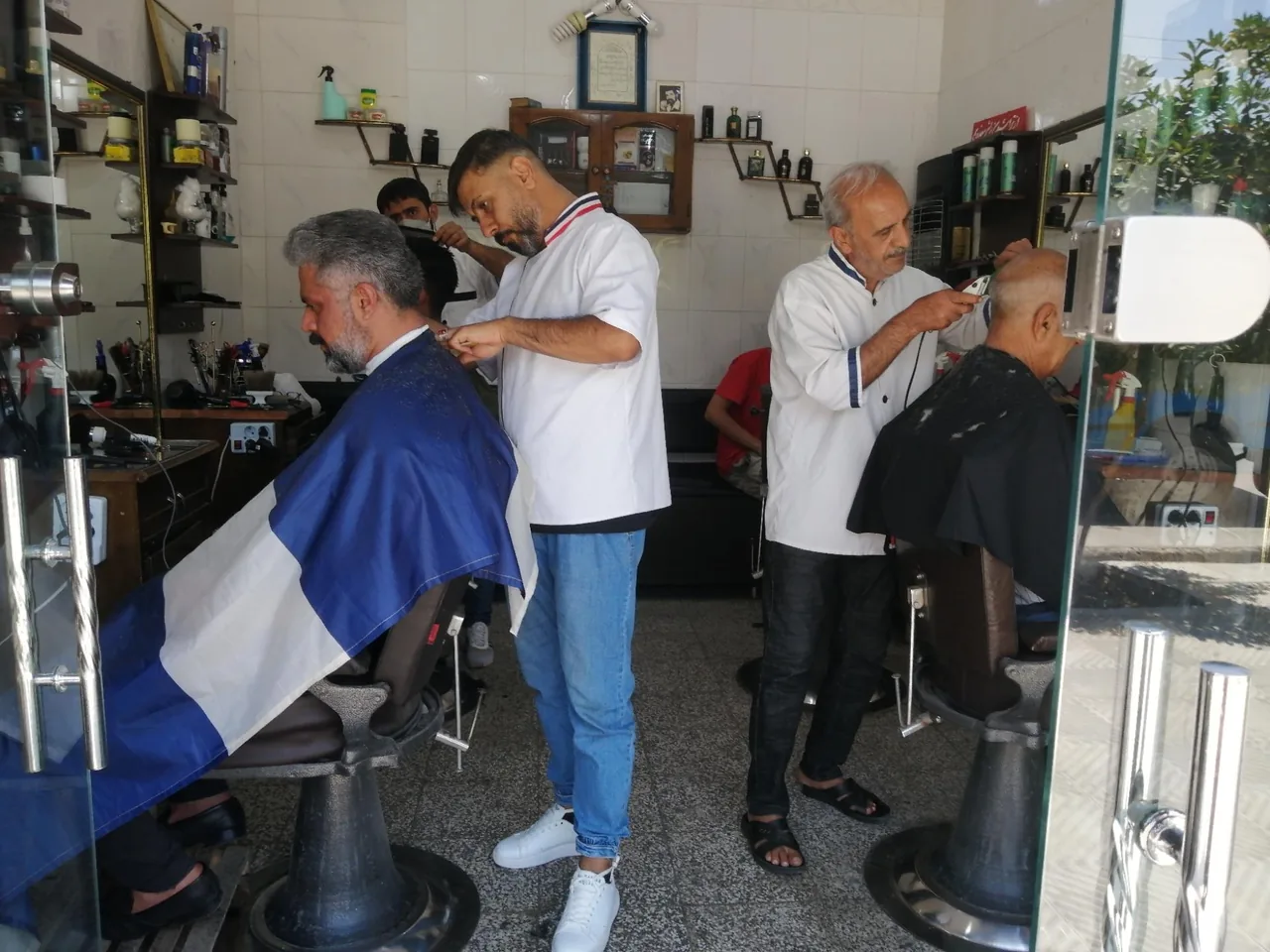 آرایشگاه عادل و مجید - تصویر 2