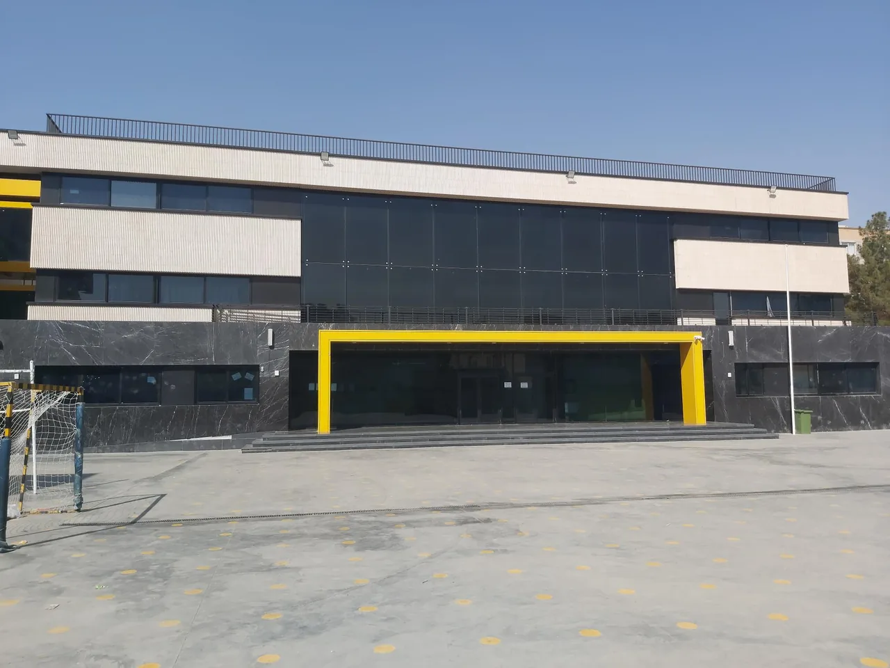 دبیرستان متوسطه اول حاج علی لباف - تصویر 2