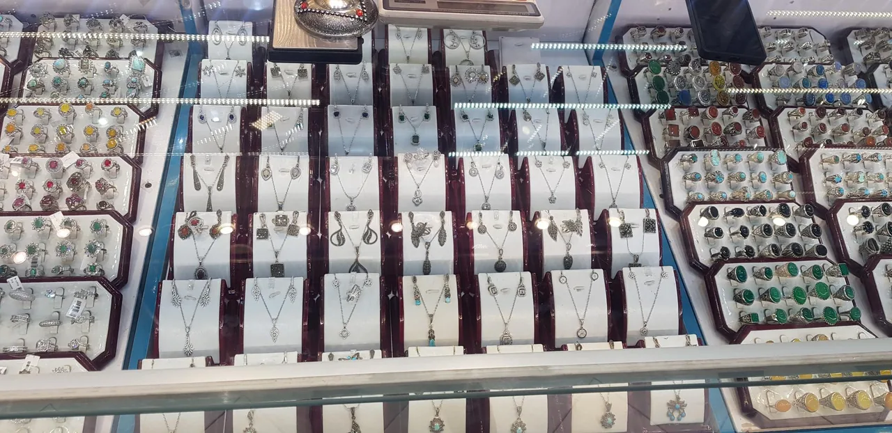 بدلیجات و نقره جات و عطر حسینی - تصویر 5