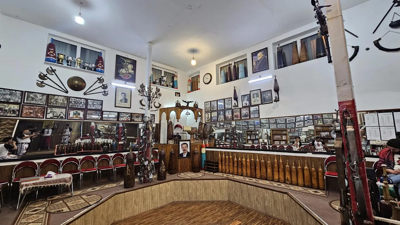 باشگاه ورزش زورخانه‌ای آهن