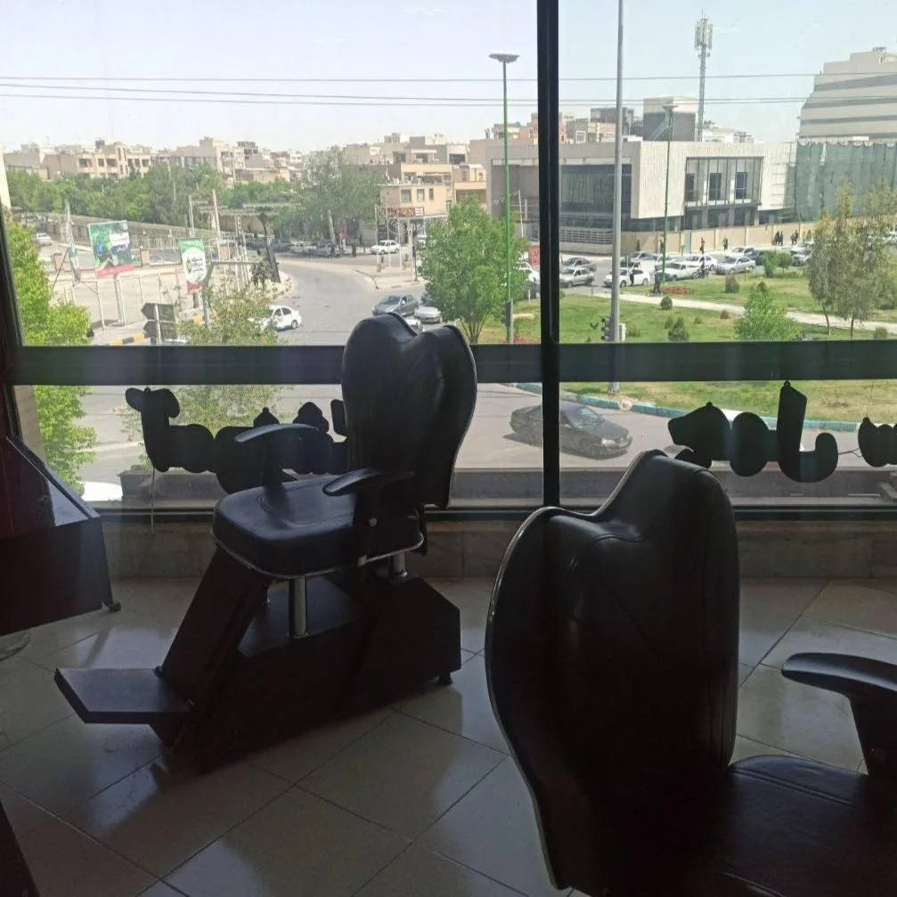 آموزشگاه آرایشگری مردانه چهل سی