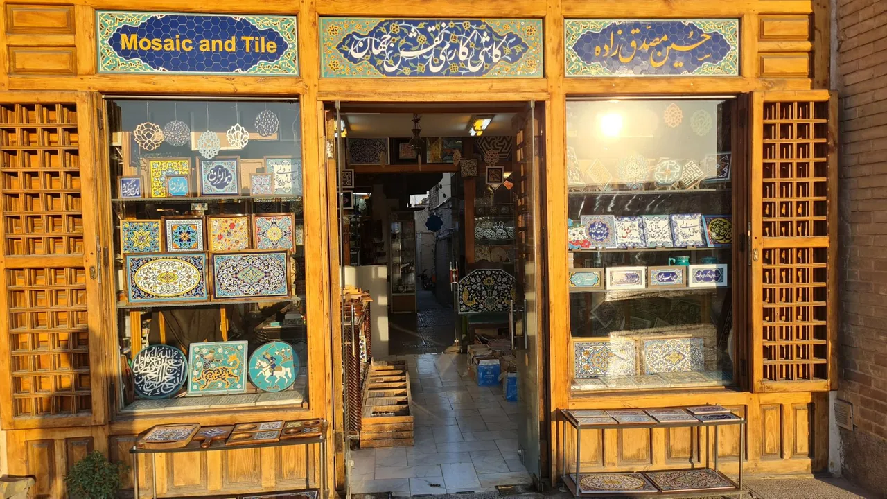 کاشی کاری نقش جهان - تصویر 2