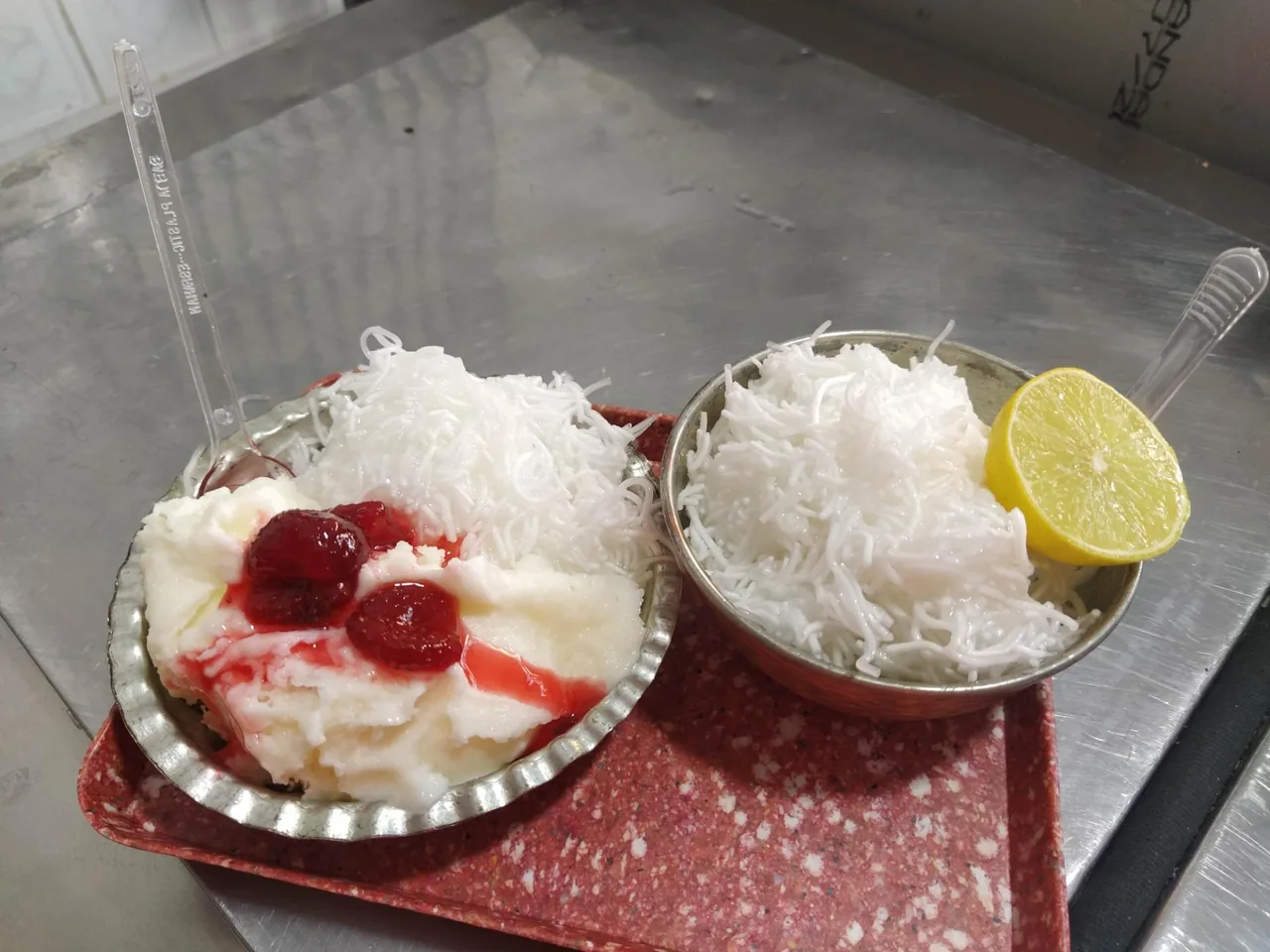 کافه دهه شصت - تصویر 2
