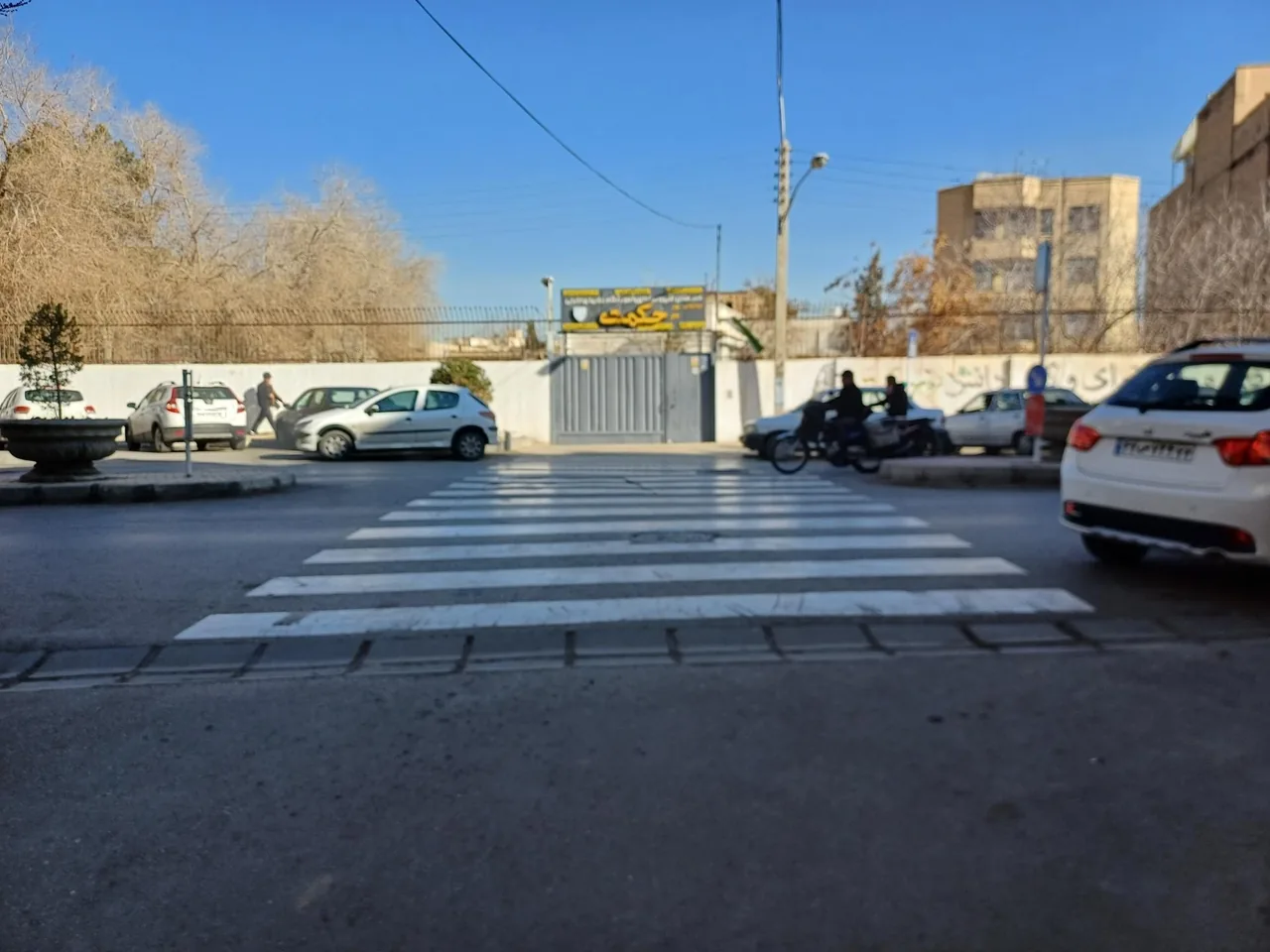 هنرستان فنی و حرفه ای و آموزشگاه زبان های خارجی حکمت - تصویر 2