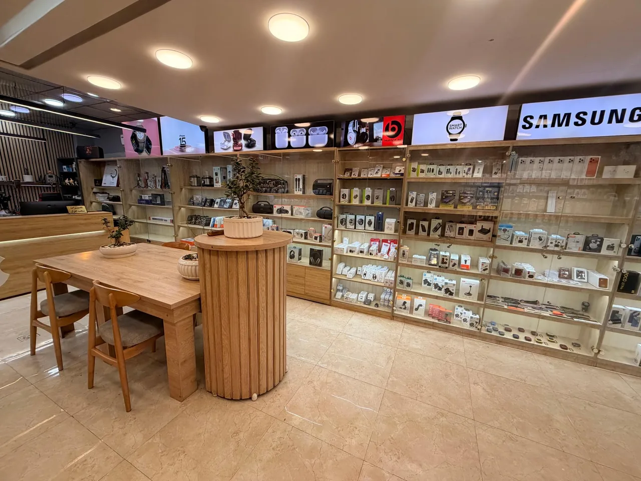 اپل استور رویال - تصویر 2