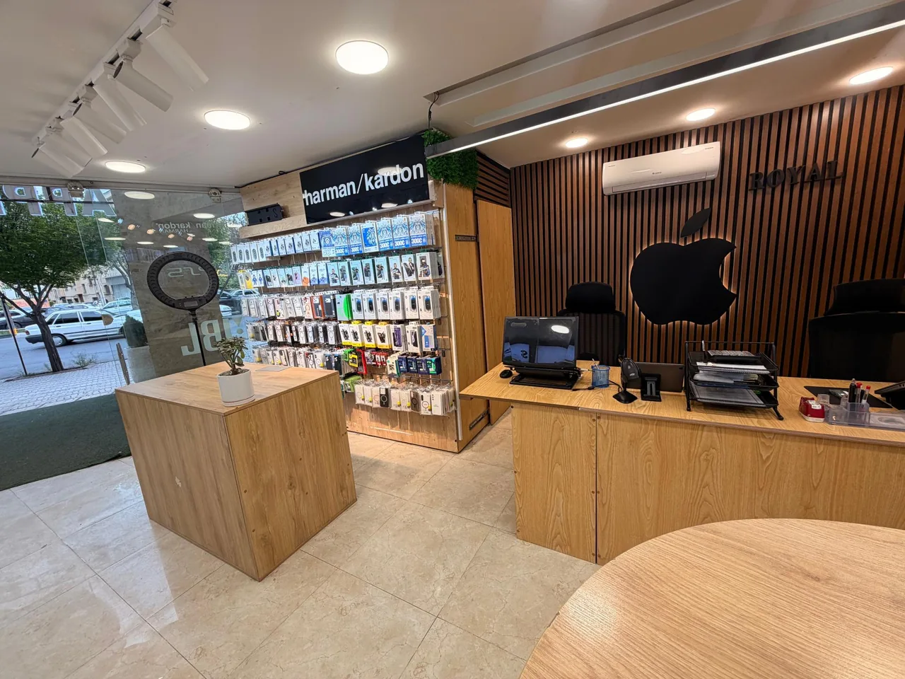 اپل استور رویال - تصویر 4