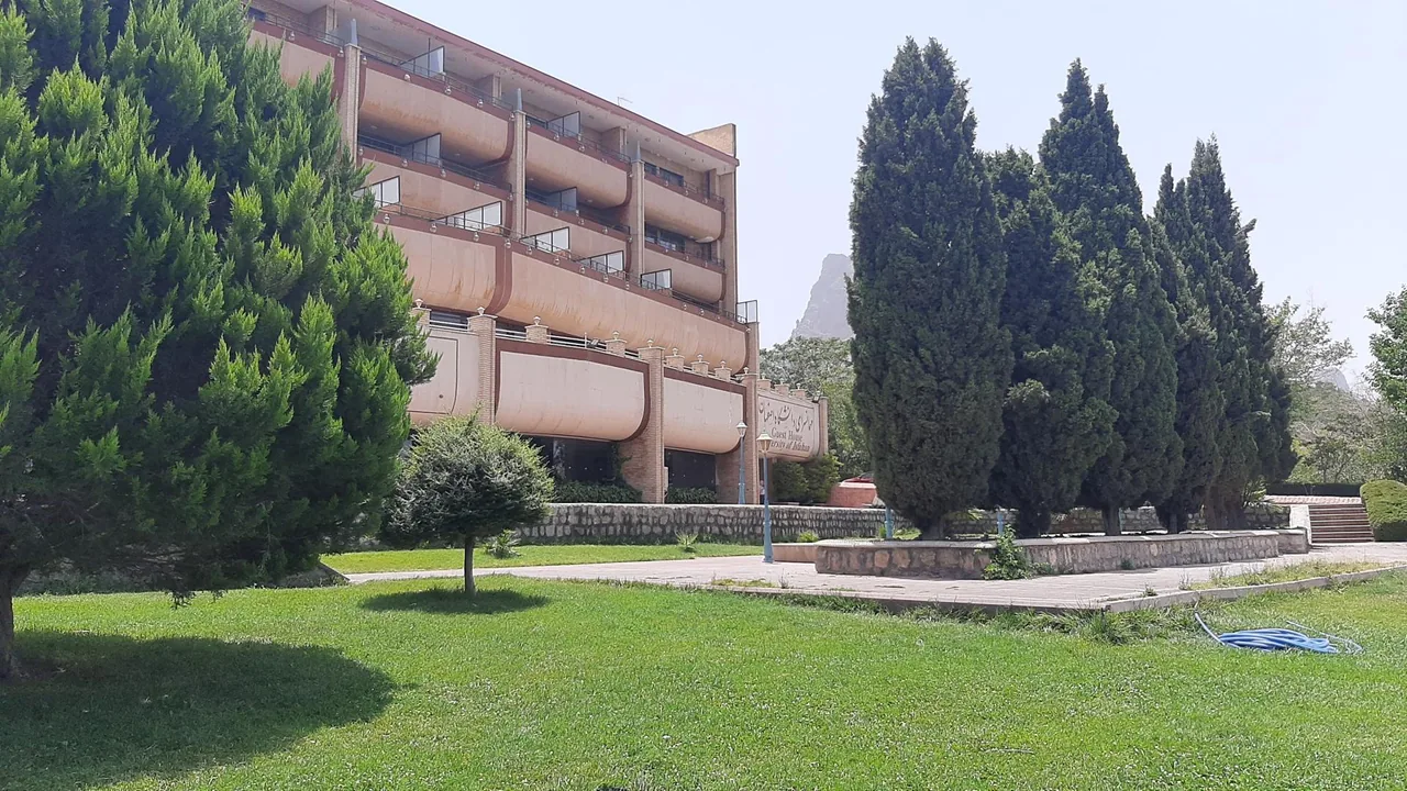 رستوران و مهمانسرای دانشگاه اصفهان - تصویر 3
