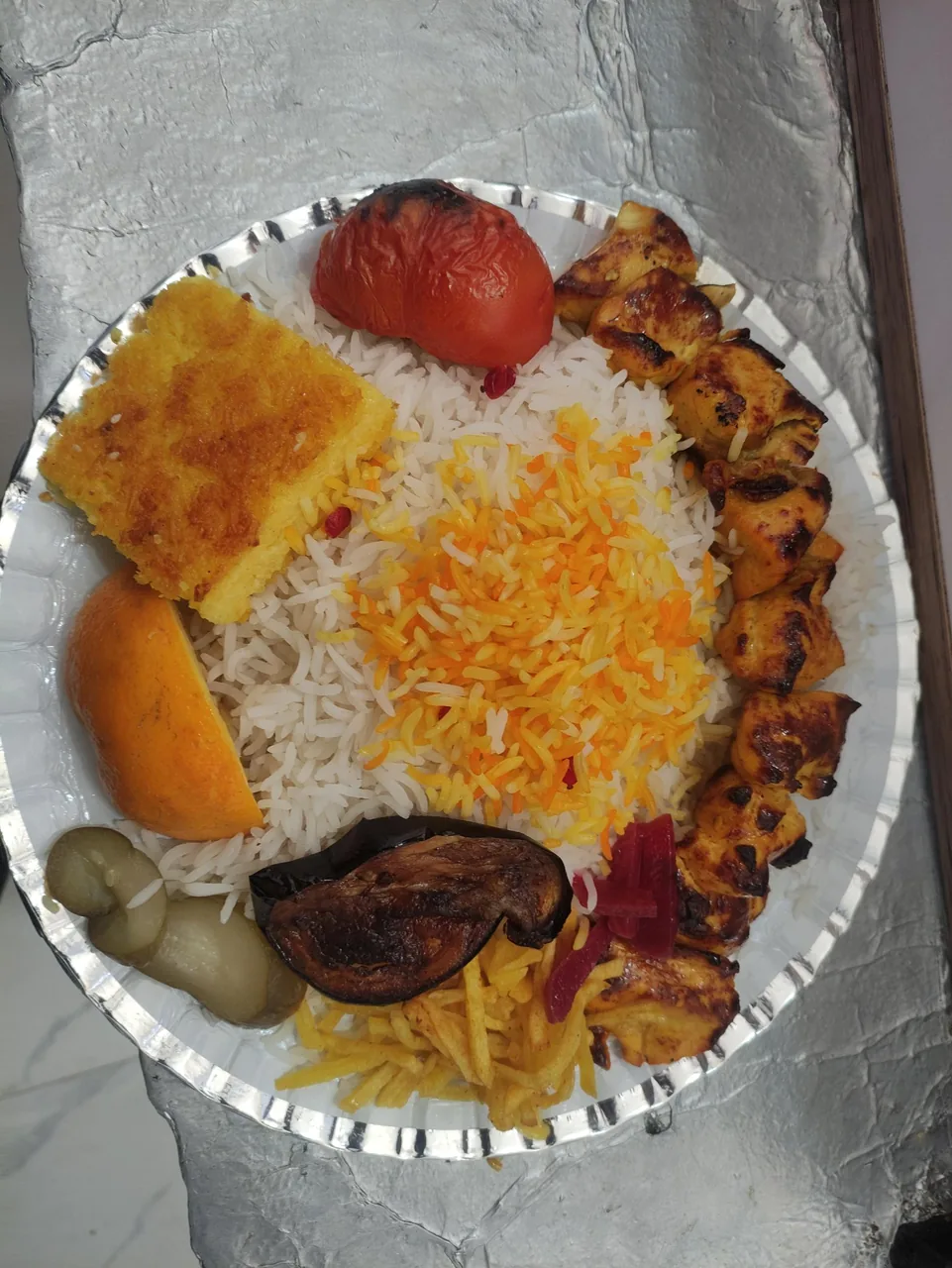 غذای بیرون بر برج - تصویر 3