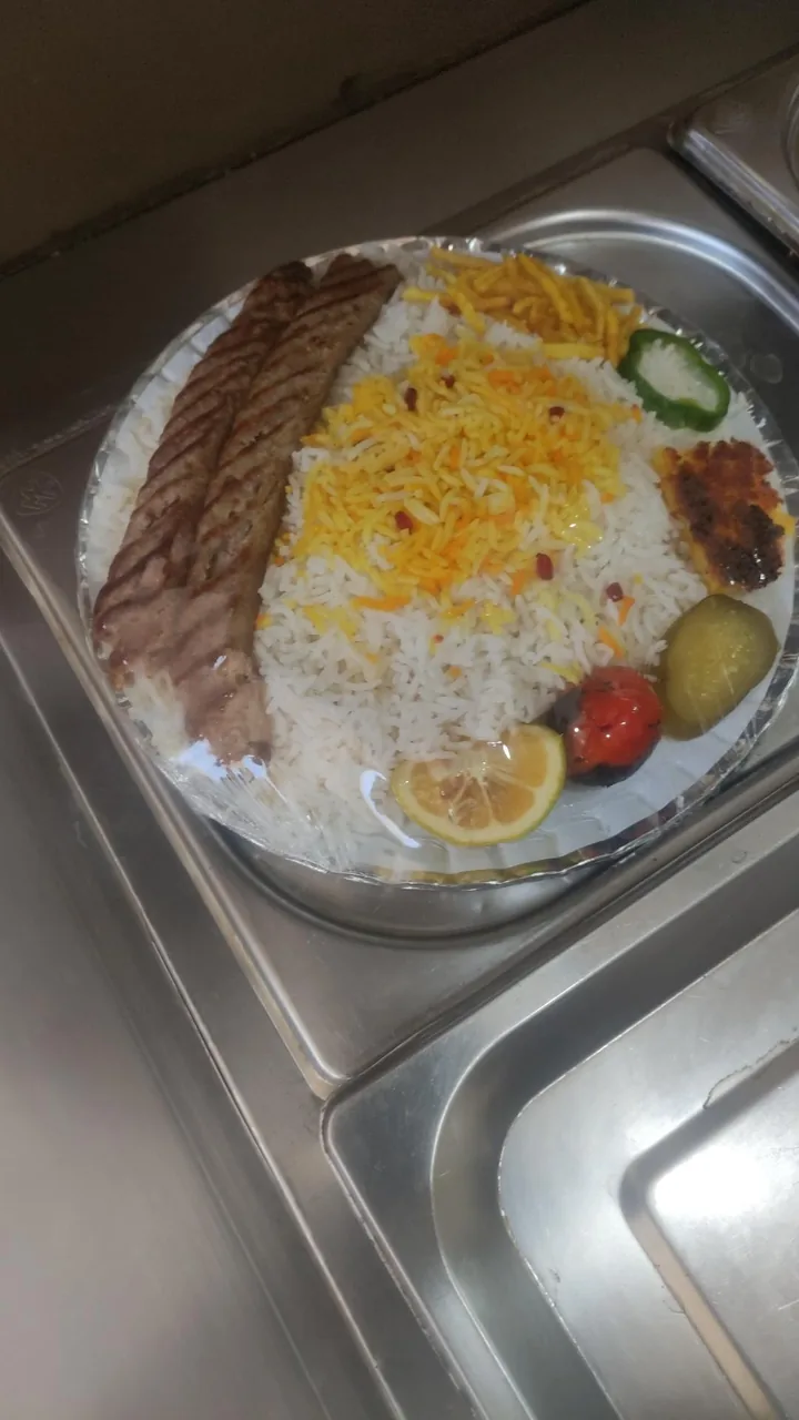 غذای بیرون بر برج - تصویر 4