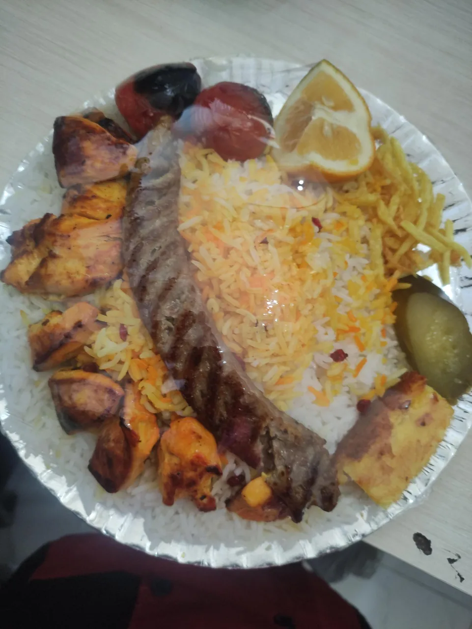 غذای بیرون بر برج - تصویر 5