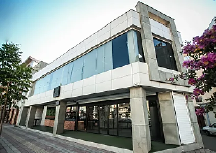 کافه تی بار معلم